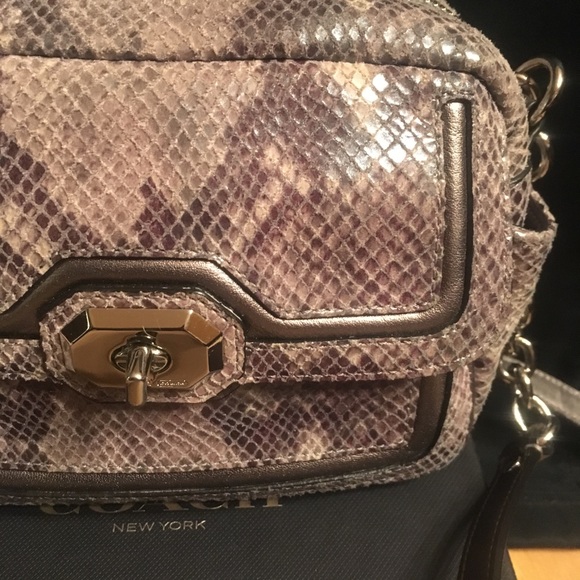 Coach exotic Pewter leather Crossbody chain purse - Picture 2 of 8